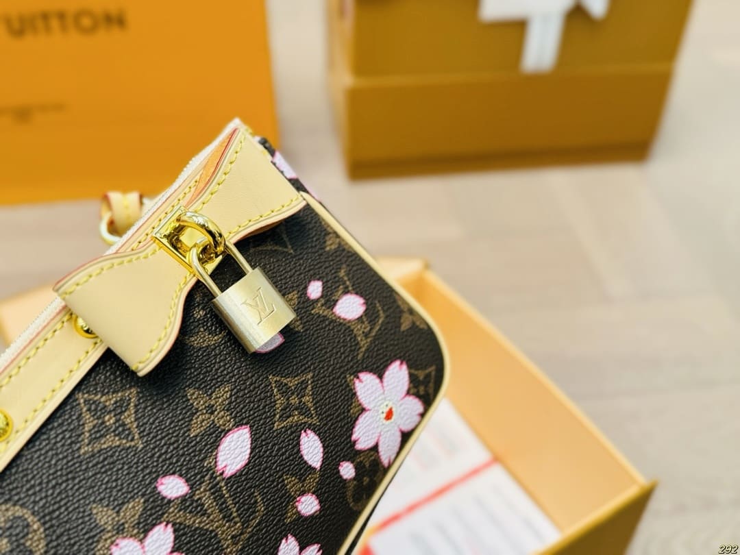 Louis Vuitton M13666 LV x TM POCHETTE ACCESSOIRES