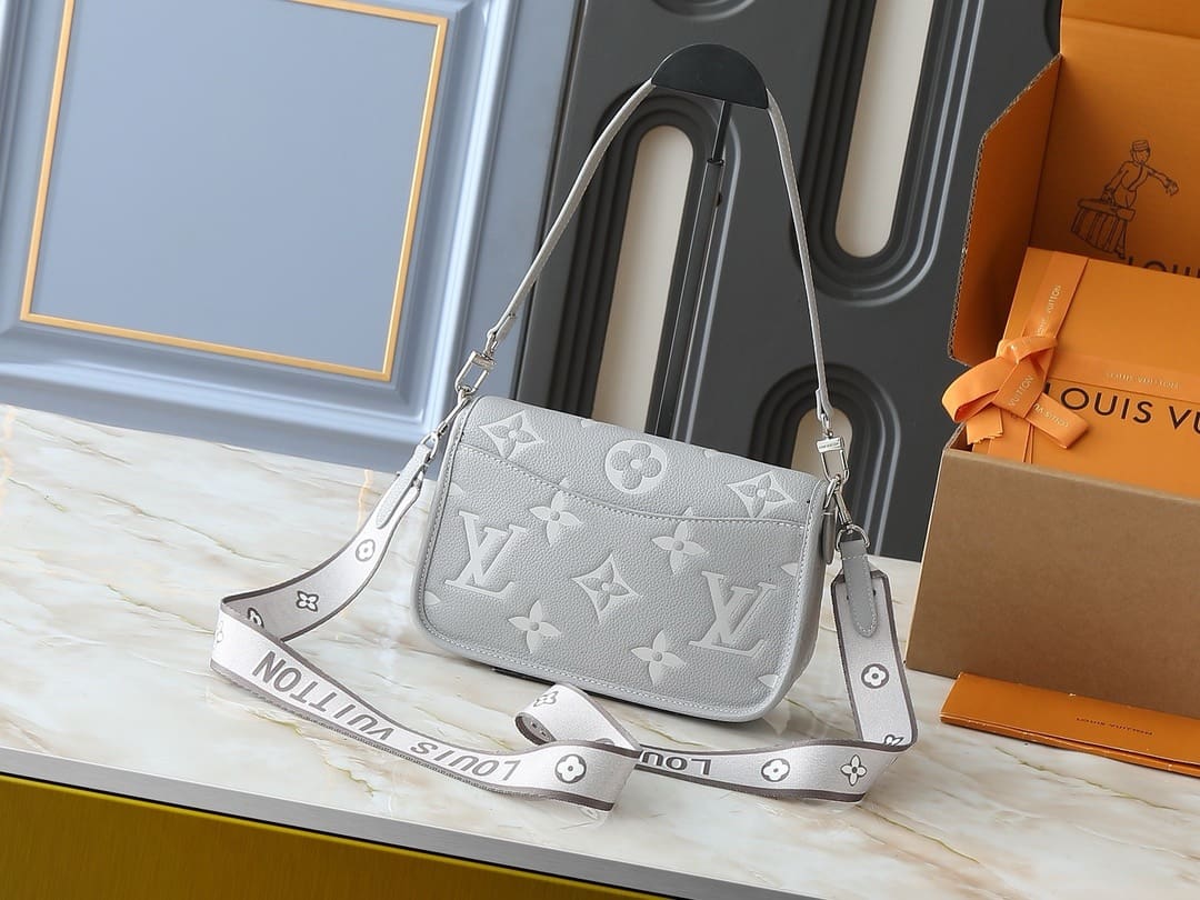 Louis Vuitton M14214 Diane