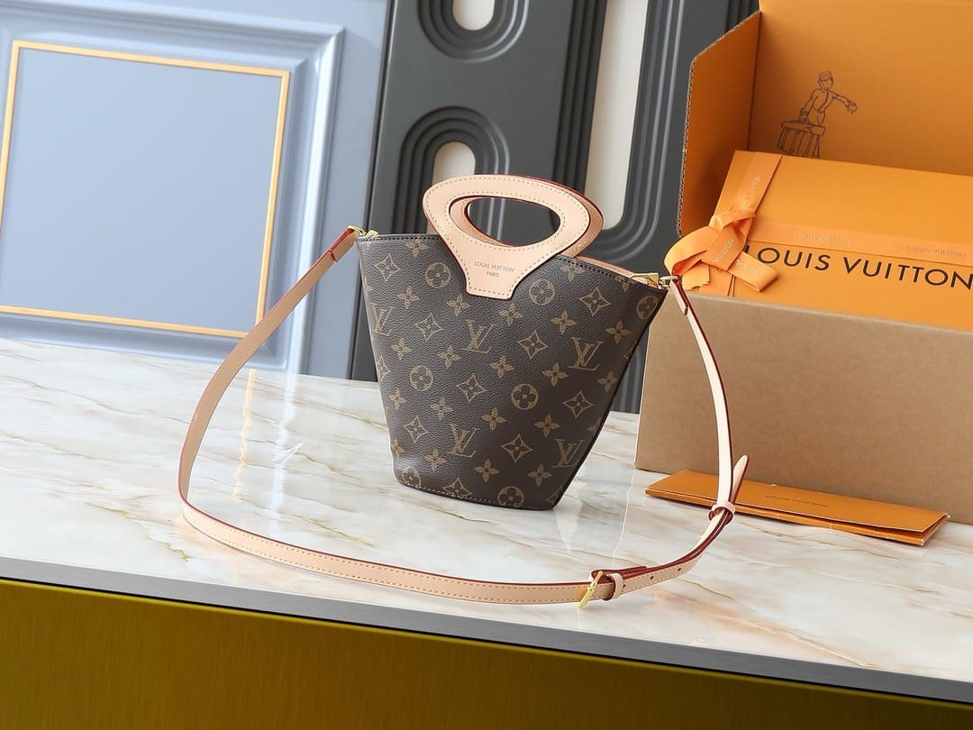 Louis Vuitton M14680 Rivage BB