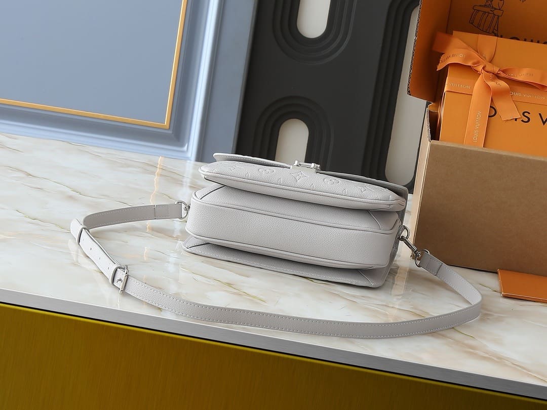 Louis Vuitton M13481 Pochette Métis