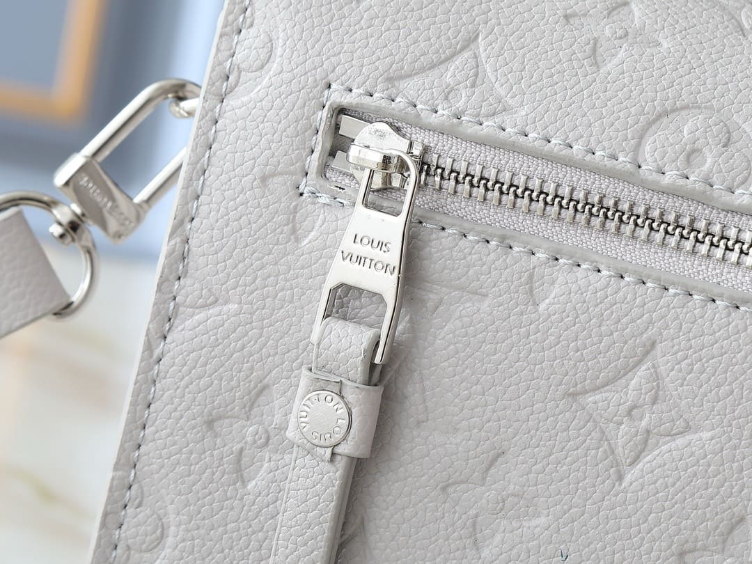 Louis Vuitton M13481 Pochette Métis