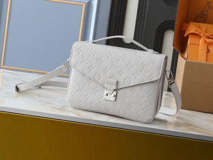 Louis Vuitton M13481 Pochette Métis