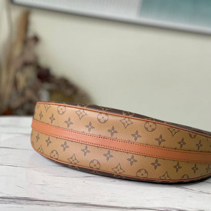 Louis Vuitton Loop Hobo GM M46311