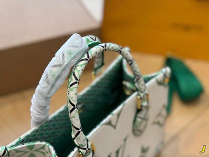 Louis Vuitton OnTheGo PM M24079