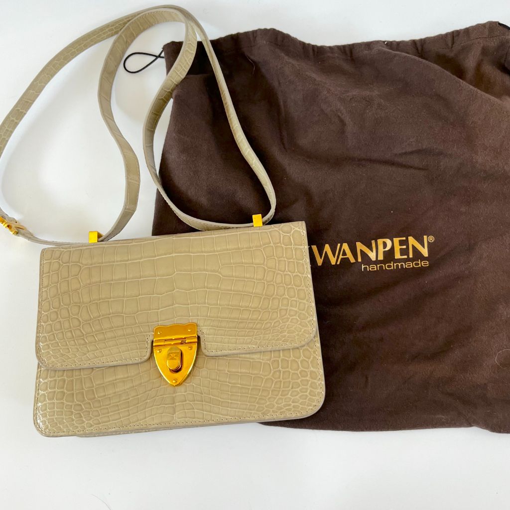 Kwanpen crocodile leather beige shoulder flap bag