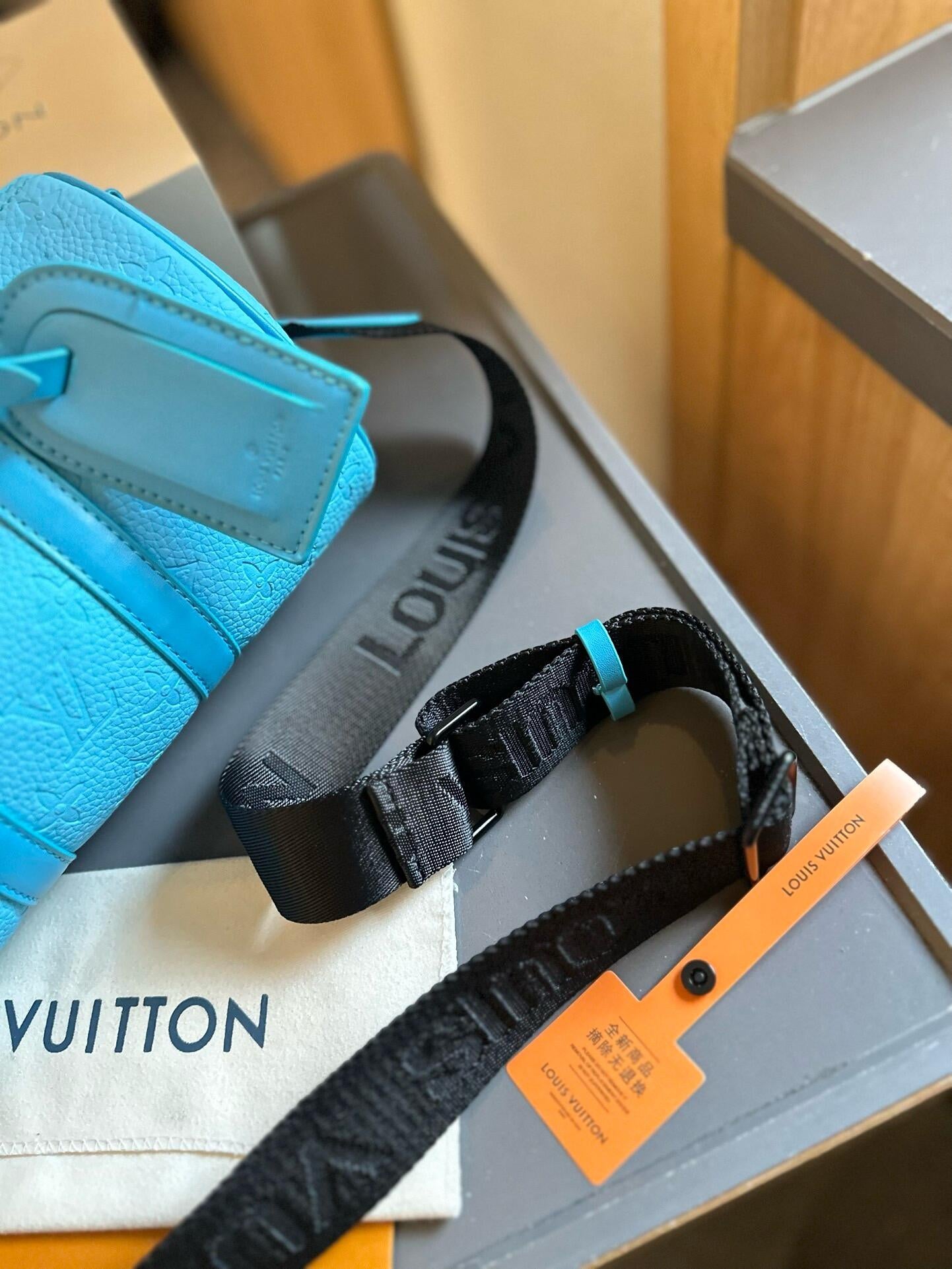 Louis Vuitton M11996 Keepall Bandoulière 25