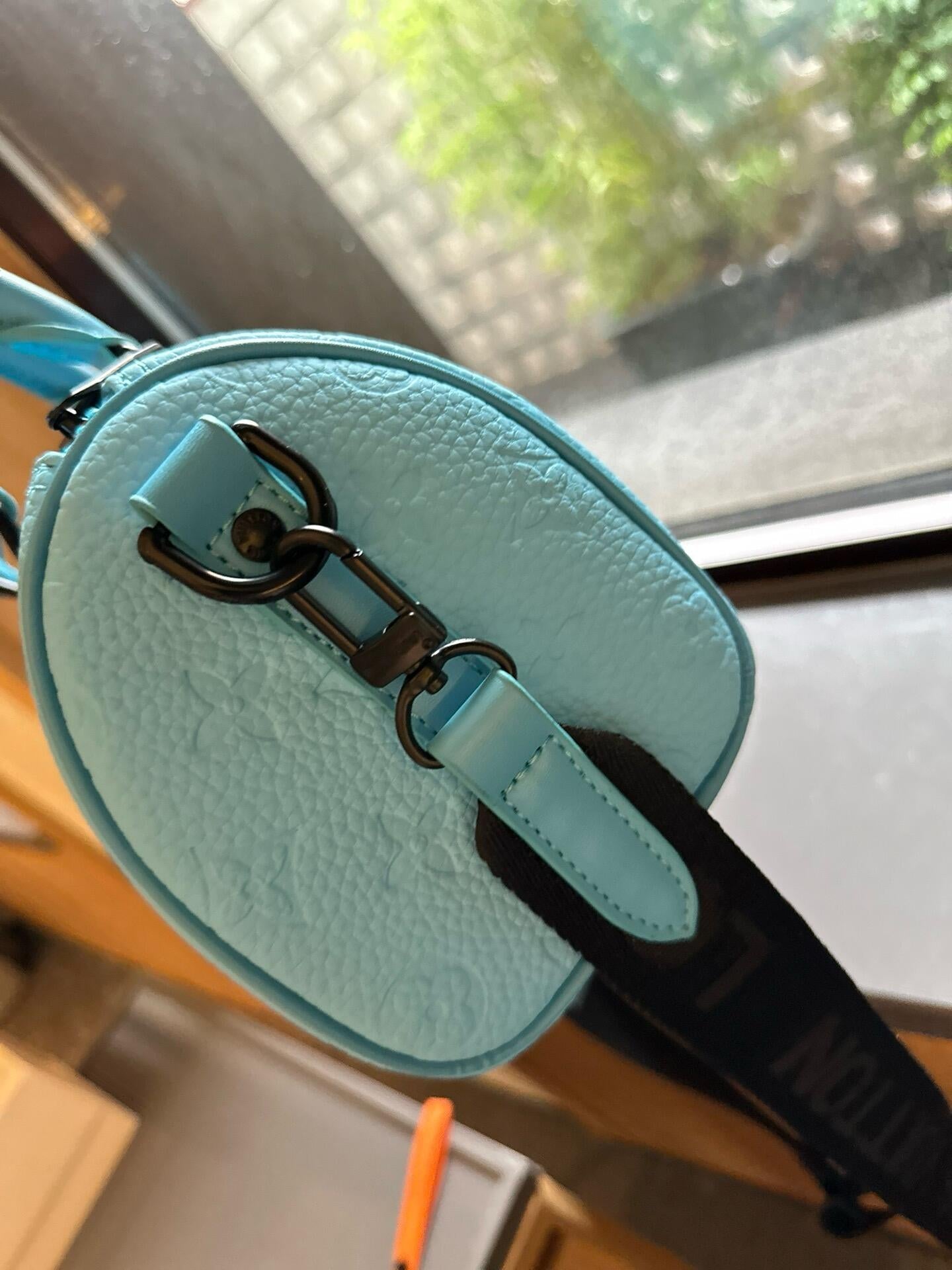 Louis Vuitton M11996 Keepall Bandoulière 25