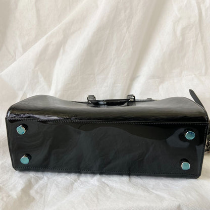 Louis Vuitton Brea handbag in black patent epi leather