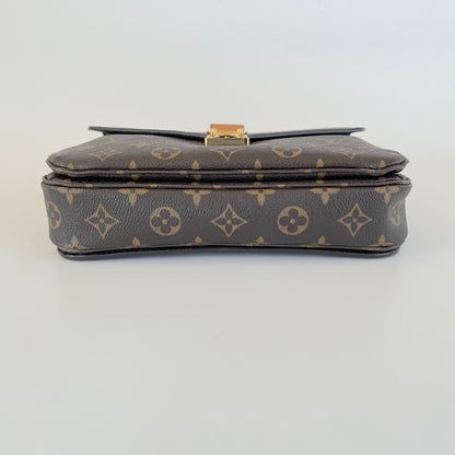 Louis Vuitton Monogram Canvas Pochette Metis Bag