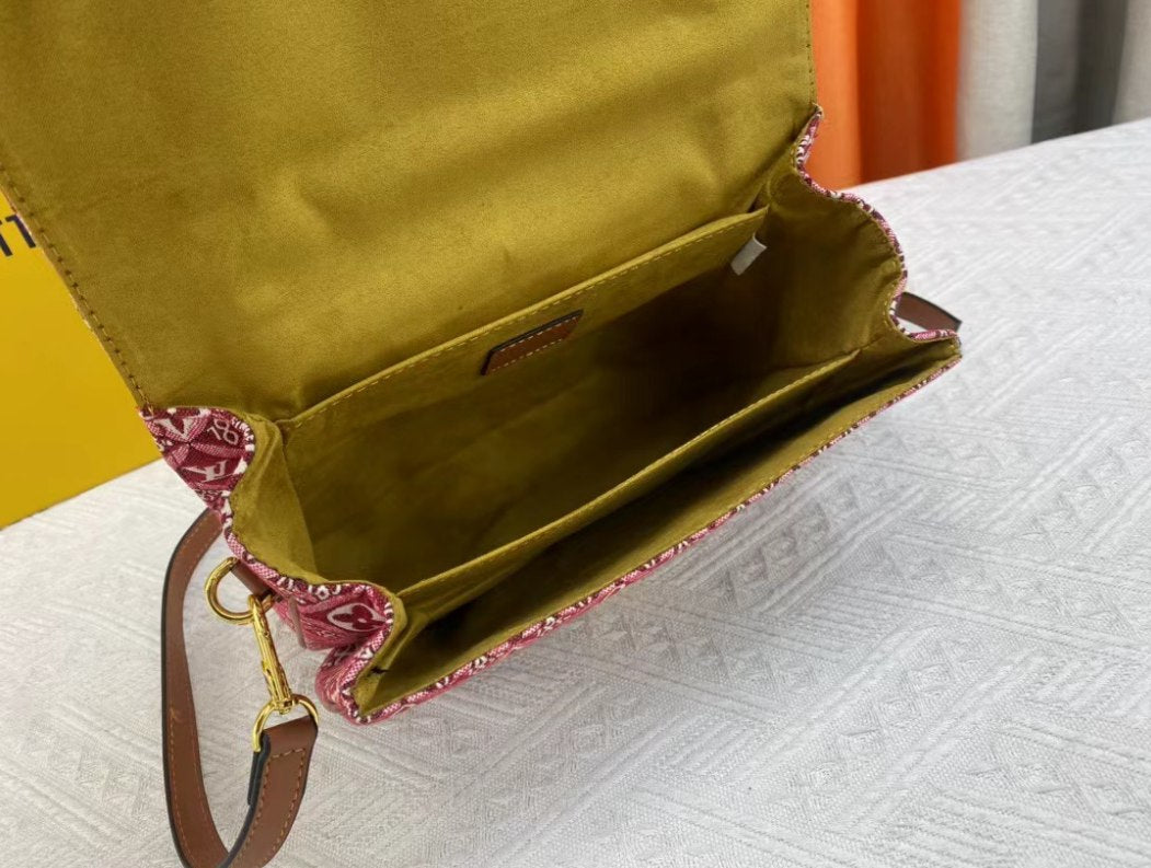 LV By The Pool Pochette Métis