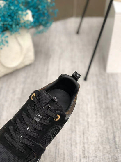 LUV Sneakers Run Away Monogram