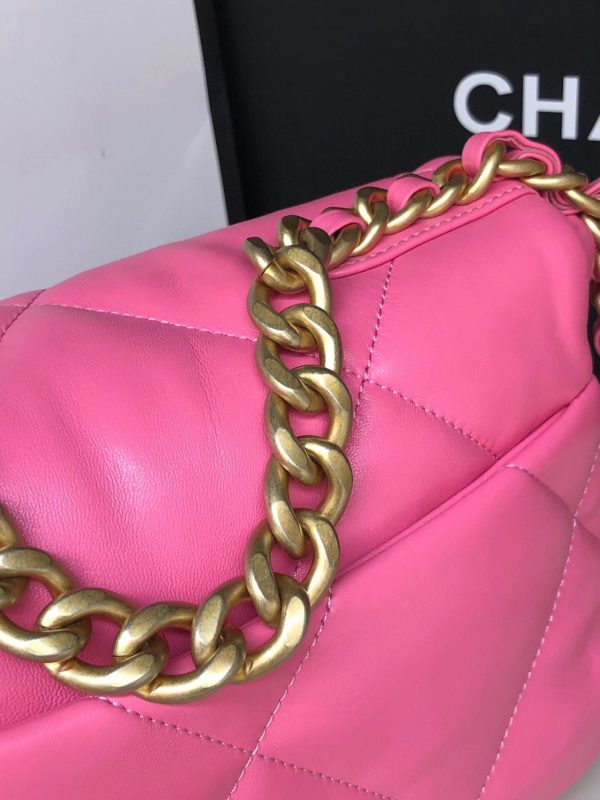 CHANEL Matelasse 19 Chain Shoulder