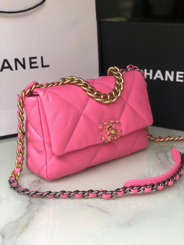 CHANEL Matelasse 19 Chain Shoulder