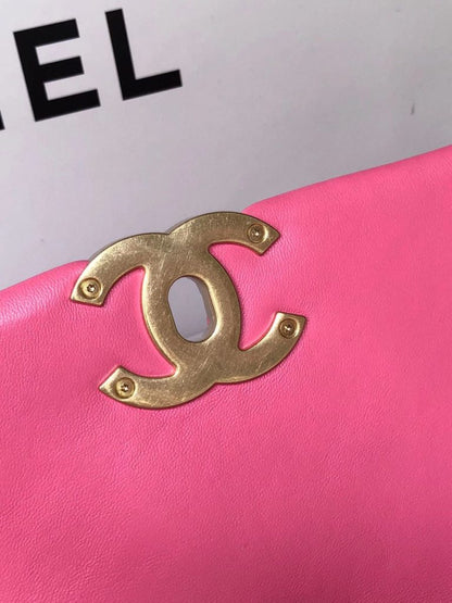 CHANEL Matelasse 19 Chain Shoulder