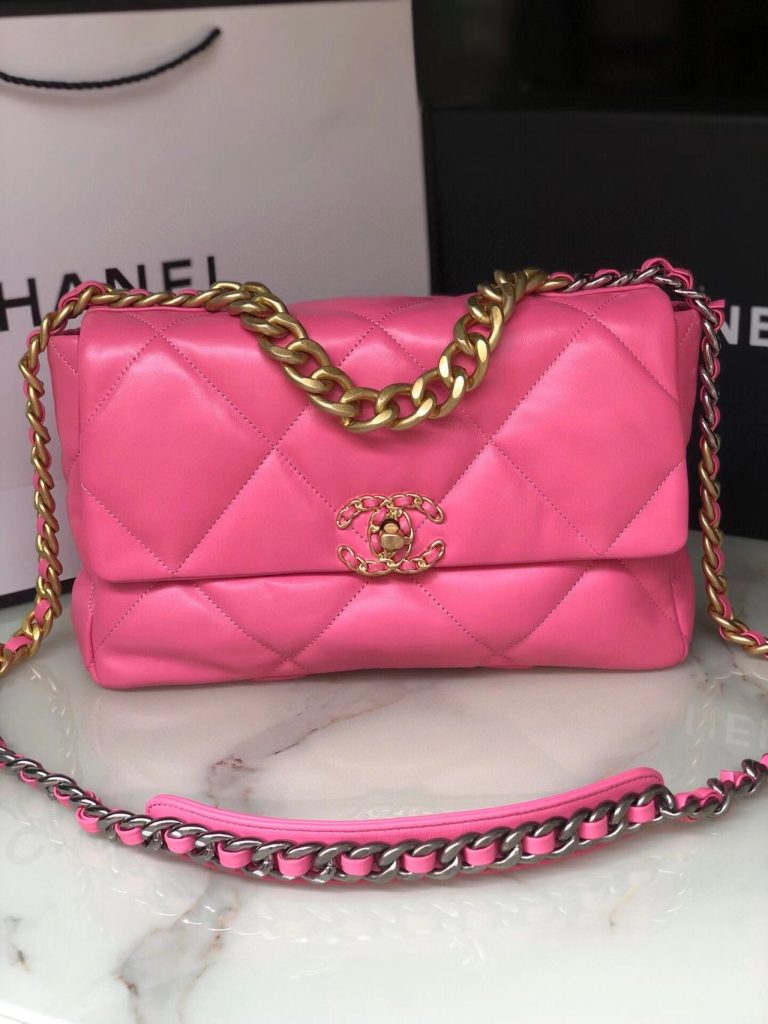 CHANEL Matelasse 19 Chain Shoulder