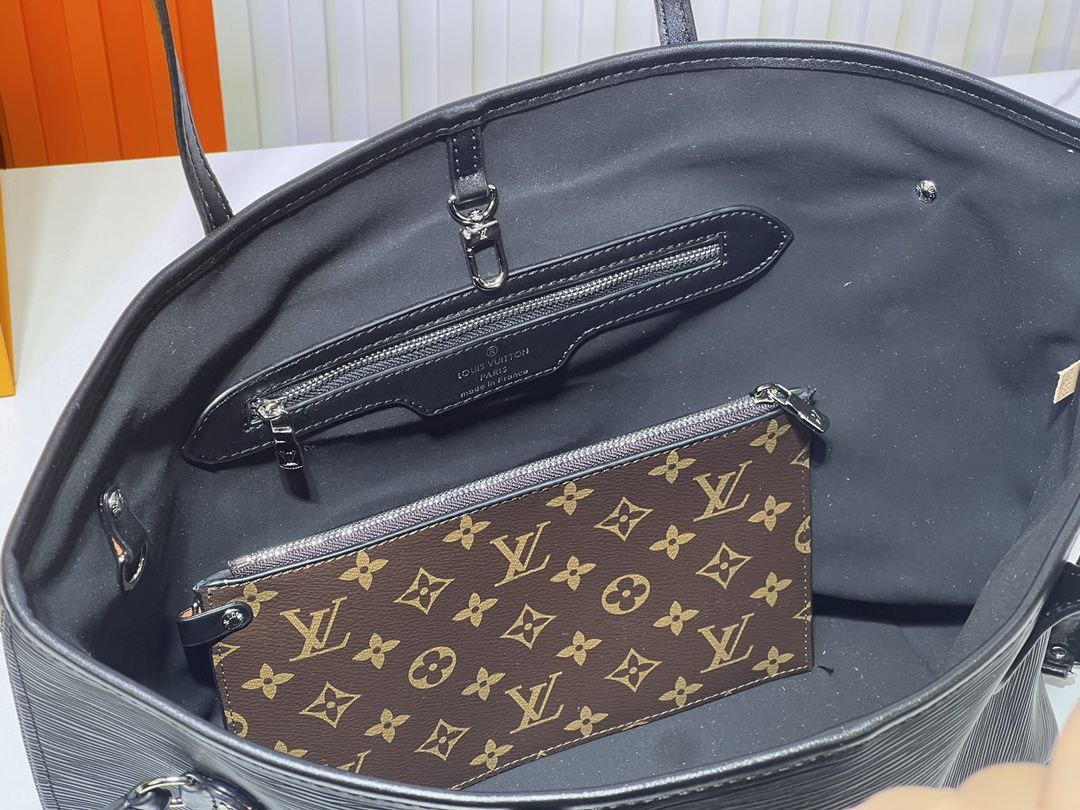Louis Vuitton Neverfull MM Epi Black