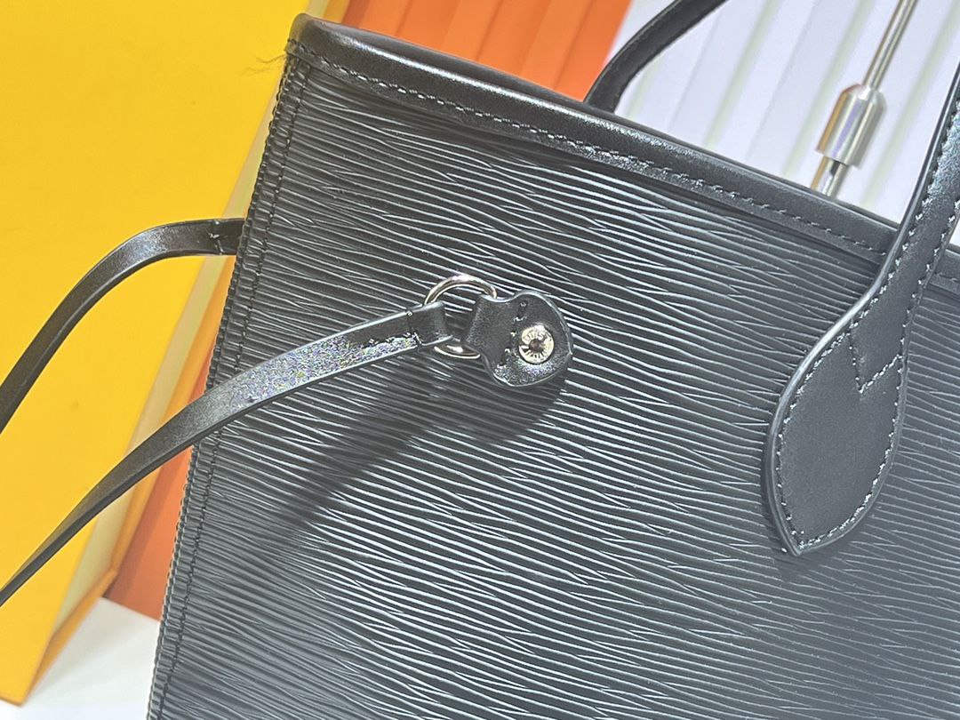 Louis Vuitton Neverfull MM Epi Black