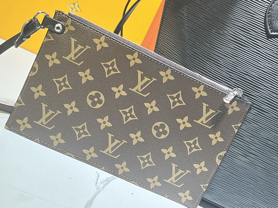 Louis Vuitton Neverfull MM Epi Black