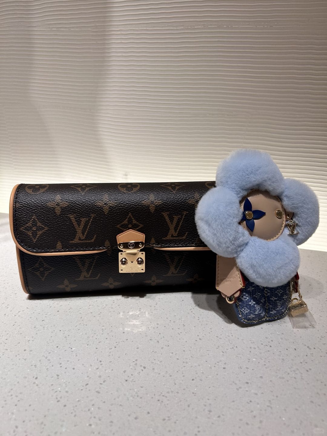 Louis Vuitton M13566 Pochette Camille