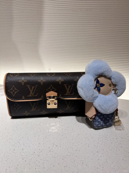 Louis Vuitton M13566 Pochette Camille