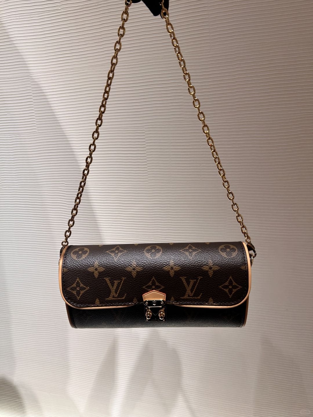 Louis Vuitton M13566 Pochette Camille