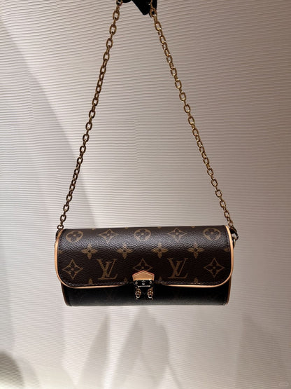 Louis Vuitton M13566 Pochette Camille