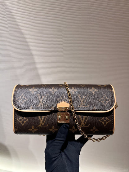 Louis Vuitton M13566 Pochette Camille