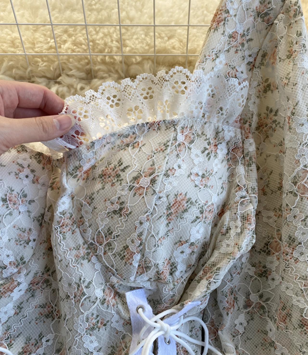 Cute lace long sleeve tops  328