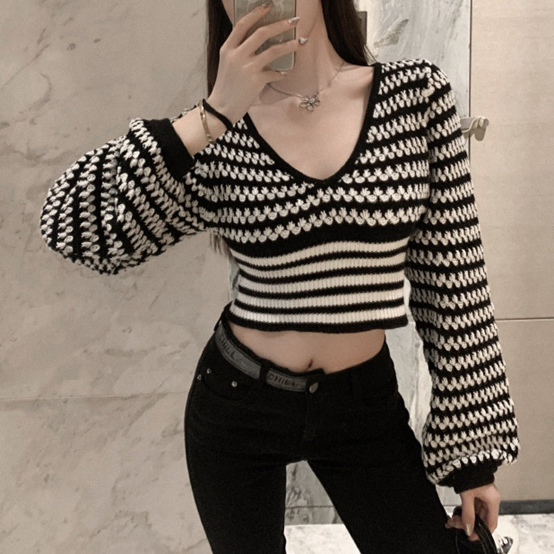 Fashionable v-neck long-sleeved knitted top  308