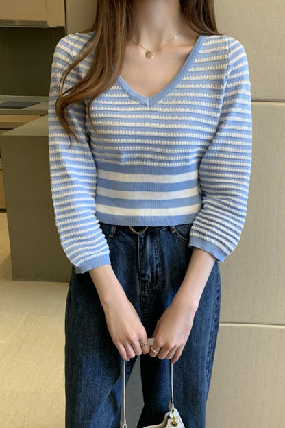 Cute v-neck striped knit top  309