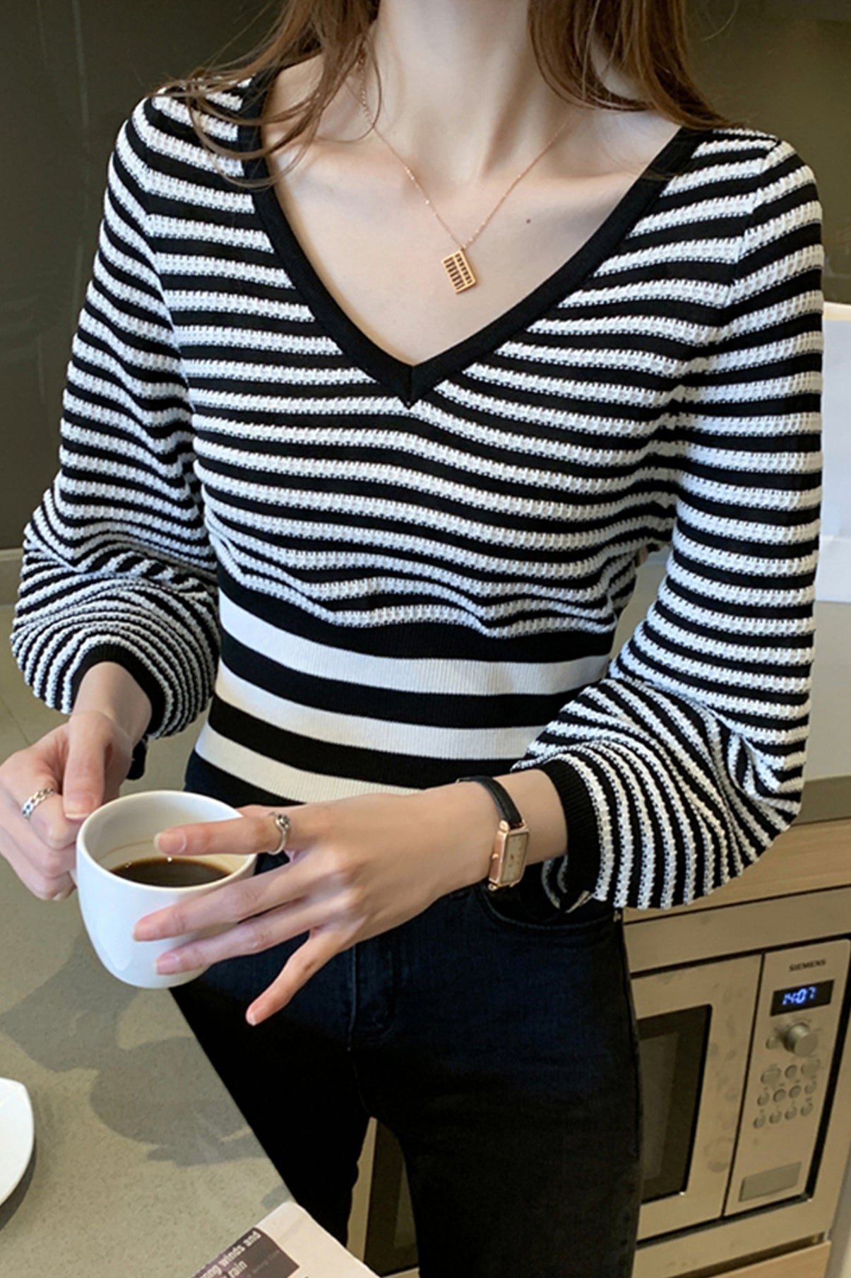 Cute v-neck striped knit top  309