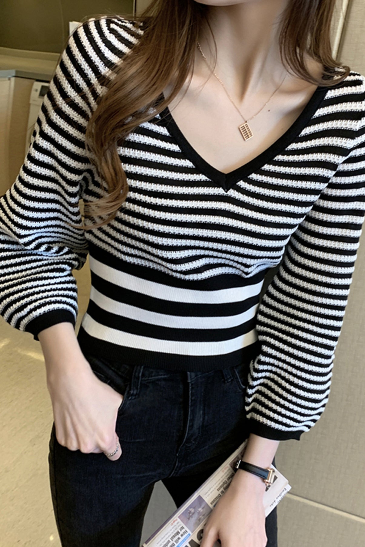 Cute v-neck striped knit top  309