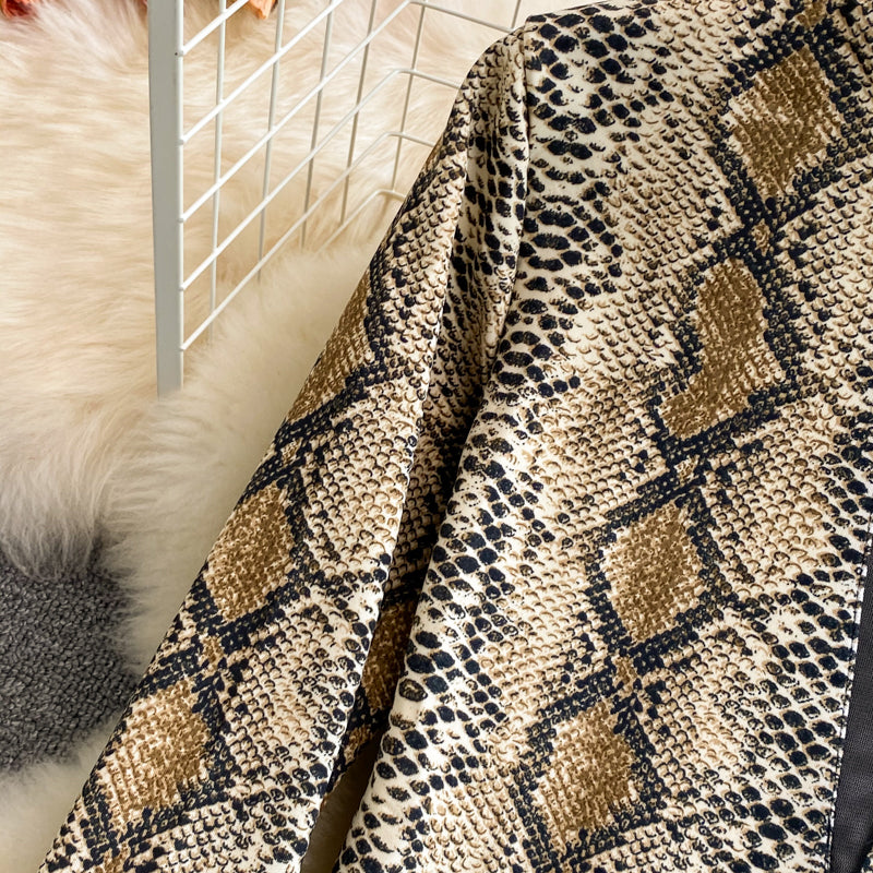 Fashionable crocodile pattern long-sleeved top  250