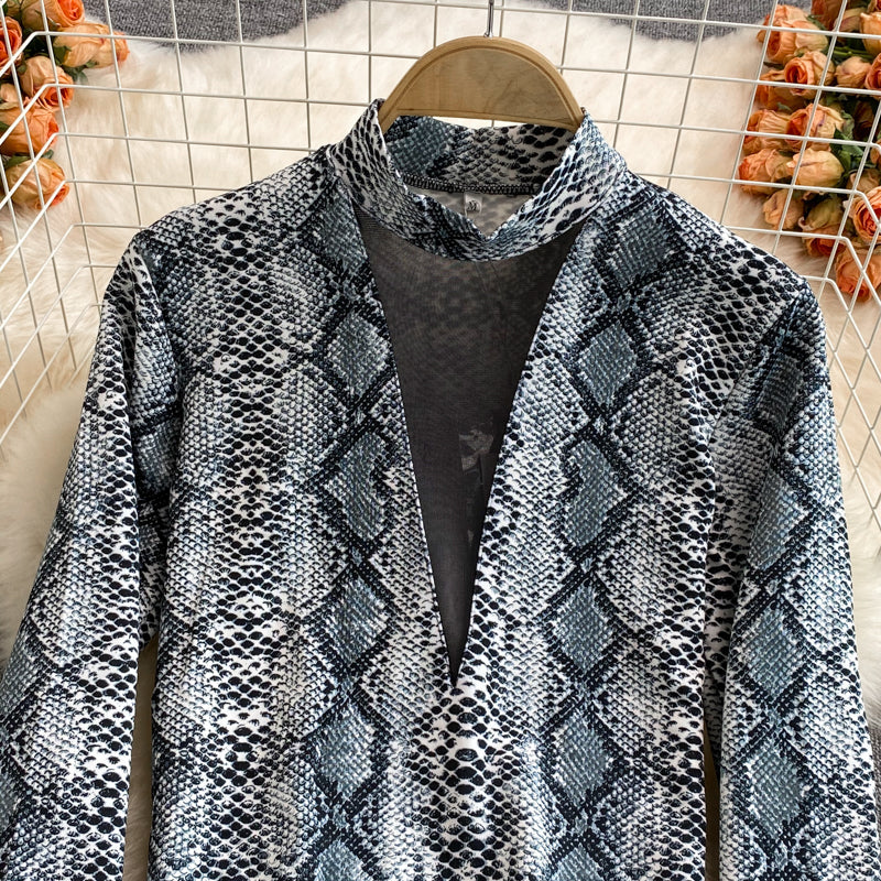 Fashionable crocodile pattern long-sleeved top  250