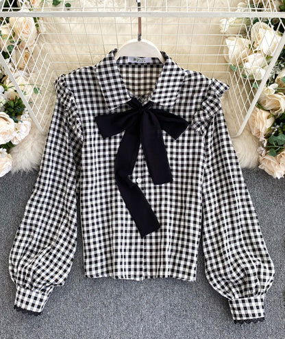 Cute black plaid top  372