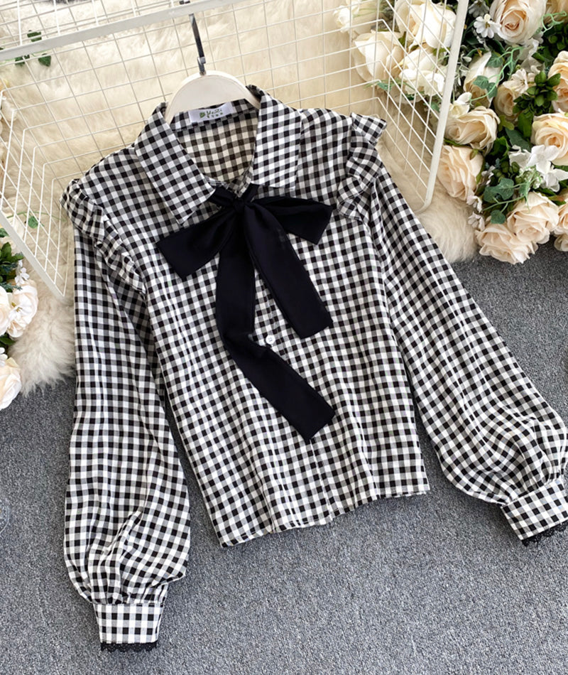 Cute black plaid top  372