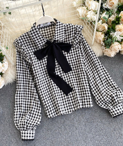 Cute black plaid top  372
