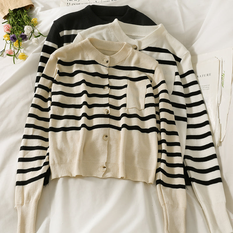 Sweater crew neck single breasted cardigan  1954