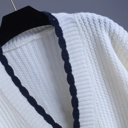 Cardigan, loose, horn-buttoned sweater top  1402