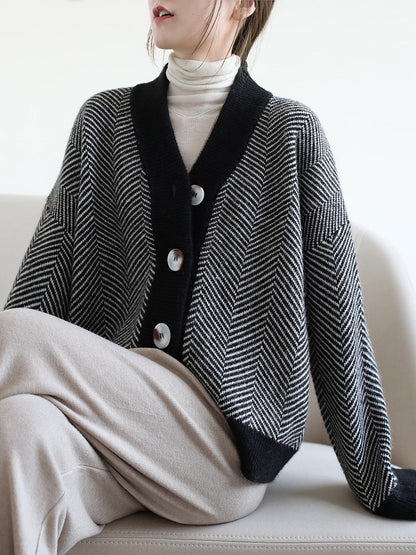 Vintage cardigans, striped slouches, baggy coats, chunky sweaters  1437