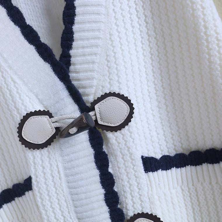 Cardigan, loose, horn-buttoned sweater top  1402