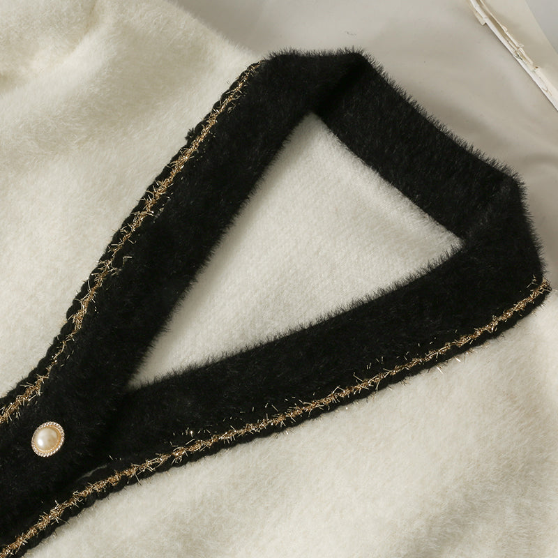 Contrast stitched bright silk three button low neck T-shirt  1785