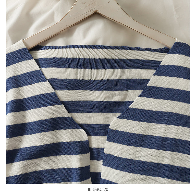 Long sleeved knitted small coat with slim suspender vest inside  1997