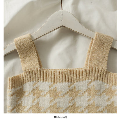 Irregular design loose knit with short plaid suspender inside  1750