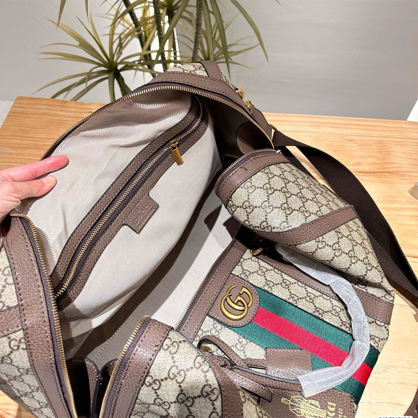 GUCCI SAVOY LARGE DUFFLE BAG
