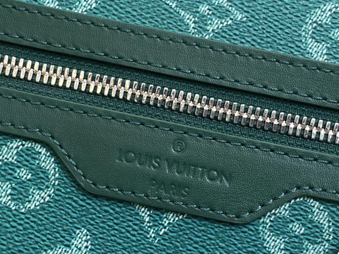 Louis Vuitton M12780 Discovery Backpack PM