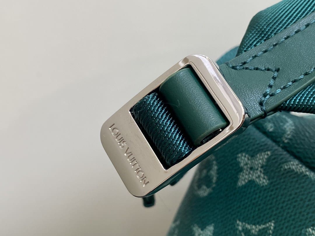 Louis Vuitton M12780 Discovery Backpack PM