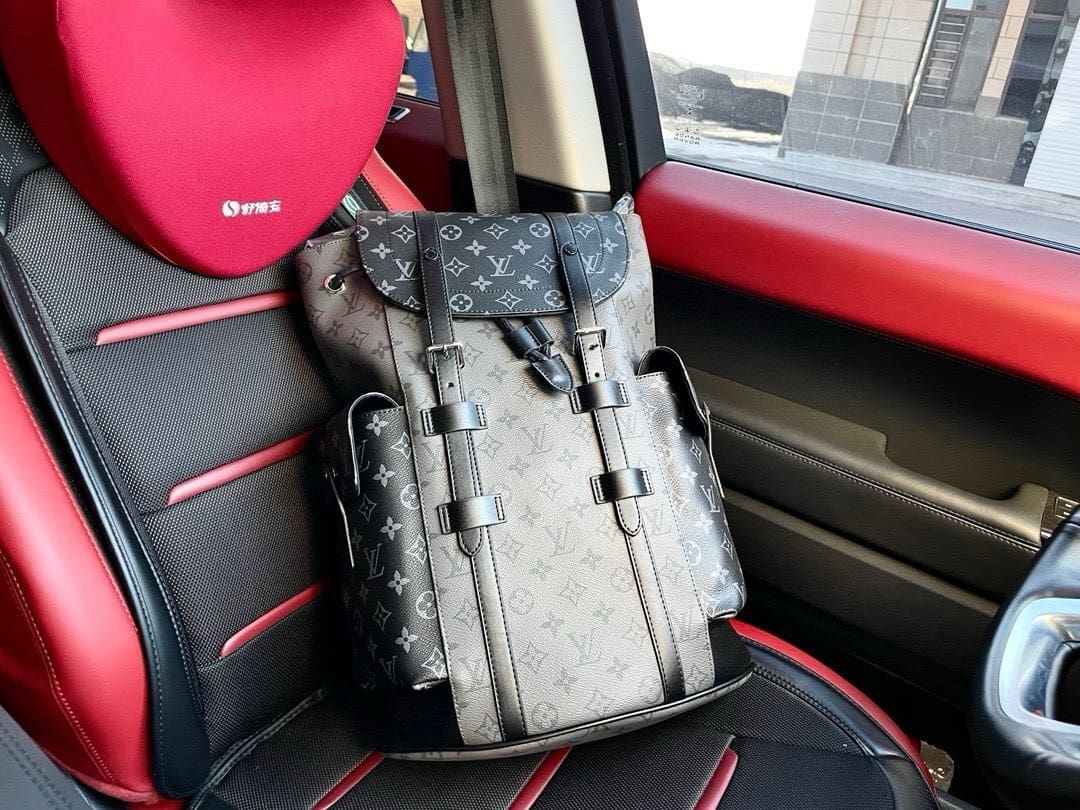 Louis Vuitton M45419 Christopher MM