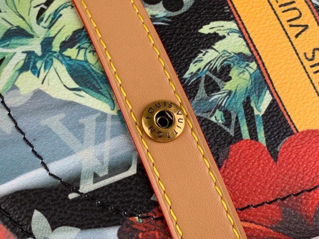 Louis Vuitton M24996 Christopher MM