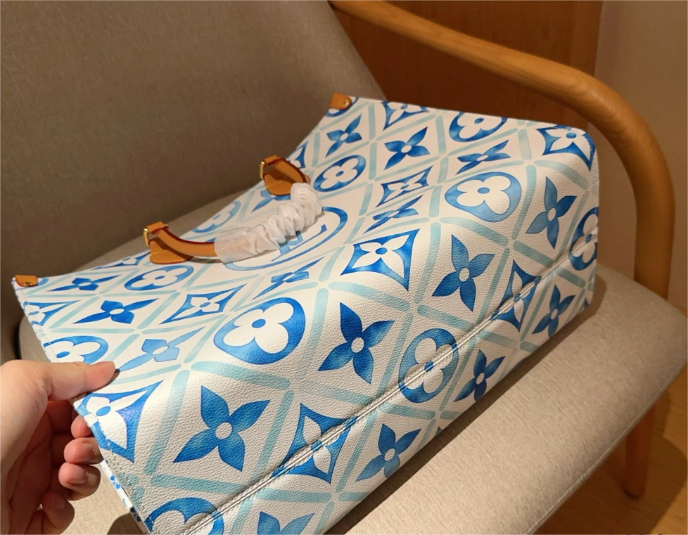 Louis Vuitton M11262 OnTheGo MM